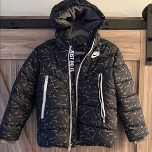 Nike Kids Black and Gray Patterned Puffer Jacket
